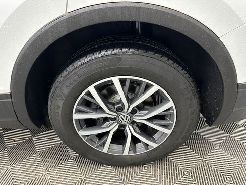 Used 2019 Volkswagen Tiguan SE w/ Panoramic Sunroof Package FWD image 20
