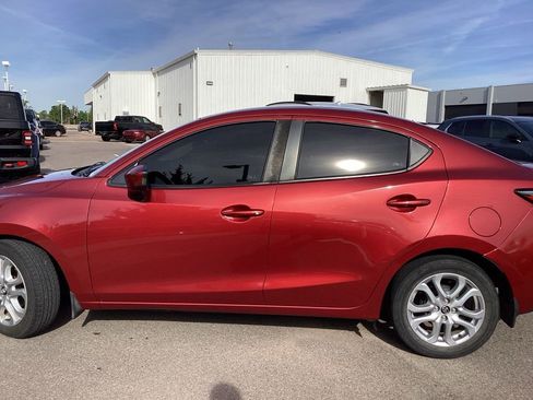 Used 2017 Toyota Yaris iA image 9