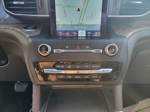 Used 2020 Ford Explorer Platinum w/ Premium Technology Package image 21