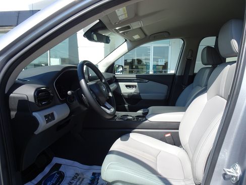 Used 2025 Honda Pilot EX-L image 9