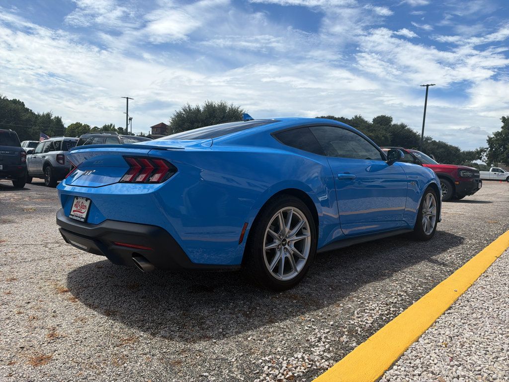 Used 2025 Ford Mustang GT Premium RWD image 5