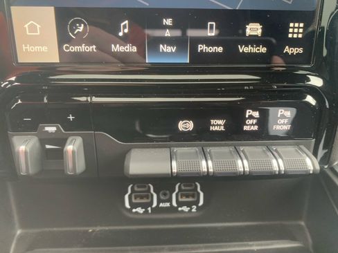 Used 2024 RAM 2500 Laramie w/ Sport Appearance Package image 25