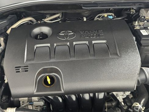 Used 2021 Toyota C-HR LE image 10