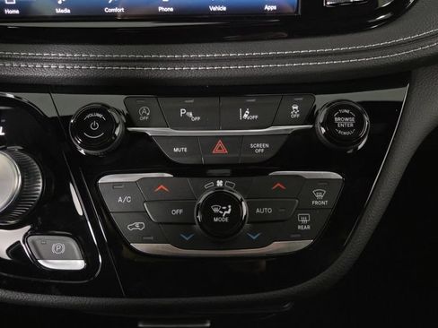 New 2026 Chrysler Pacifica Select FWD image 21