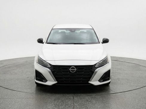 Used 2025 Nissan Altima 2.5 SV FWD image 2