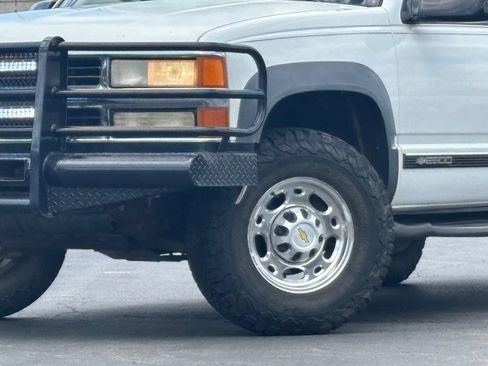Used 1997 Chevrolet Suburban 2500 w/ Preferred Equipment Group 3 AWD/4WD image 2