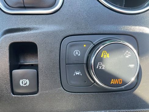 Used 2023 Chevrolet Traverse LT AWD/4WD image 27