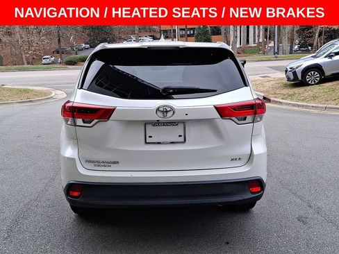 Used 2018 Toyota Highlander XLE image 24