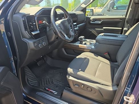 Used 2022 Chevrolet Silverado 1500 RST AWD/4WD image 2