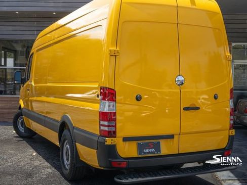 Used 2014 Freightliner Sprinter 2500 image 4