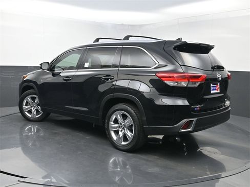 Used 2018 Toyota Highlander Limited image 24