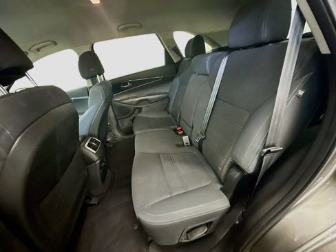 Used 2017 Kia Sorento LX w/ LX Convenience Package image 28