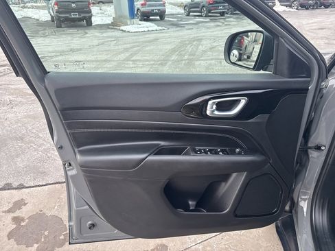 Used 2023 Jeep Compass Altitude w/ Convenience Group image 15