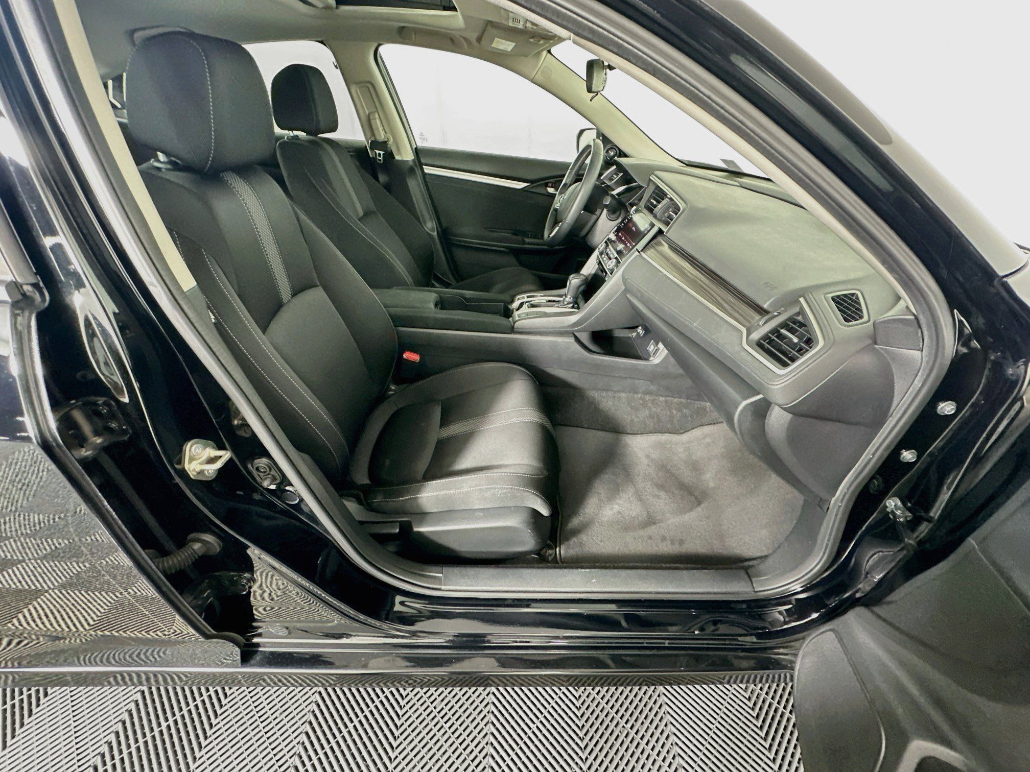 Used 2020 Honda Civic EX image 29