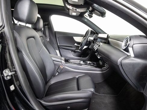 Used 2025 Mercedes-Benz CLA 250 image 9