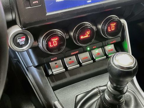 Used 2022 Toyota GR86 Premium w/ ALL Weather Mat Package (TMS) RWD image 15