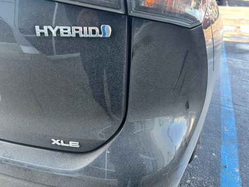 Used 2021 Toyota Highlander XLE image 13