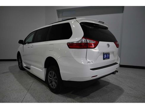 Used 2019 Toyota Sienna LE FWD image 8