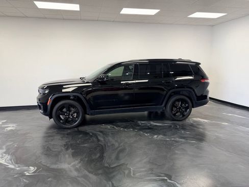 Used 2023 Jeep Grand Cherokee L Laredo AWD/4WD image 22