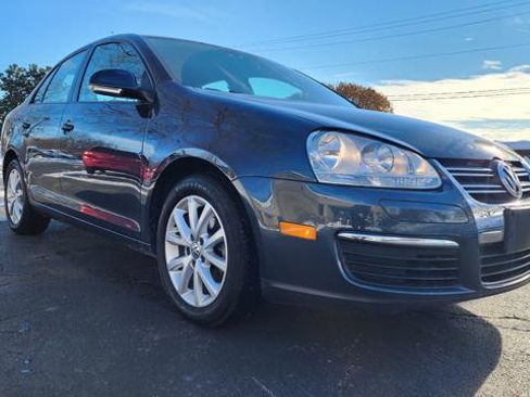 Used 2010 Volkswagen Jetta Limited Edition image 2