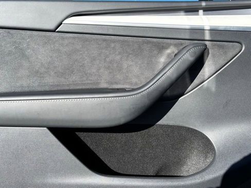 Used 2025 Tesla Model Y Long Range image 13