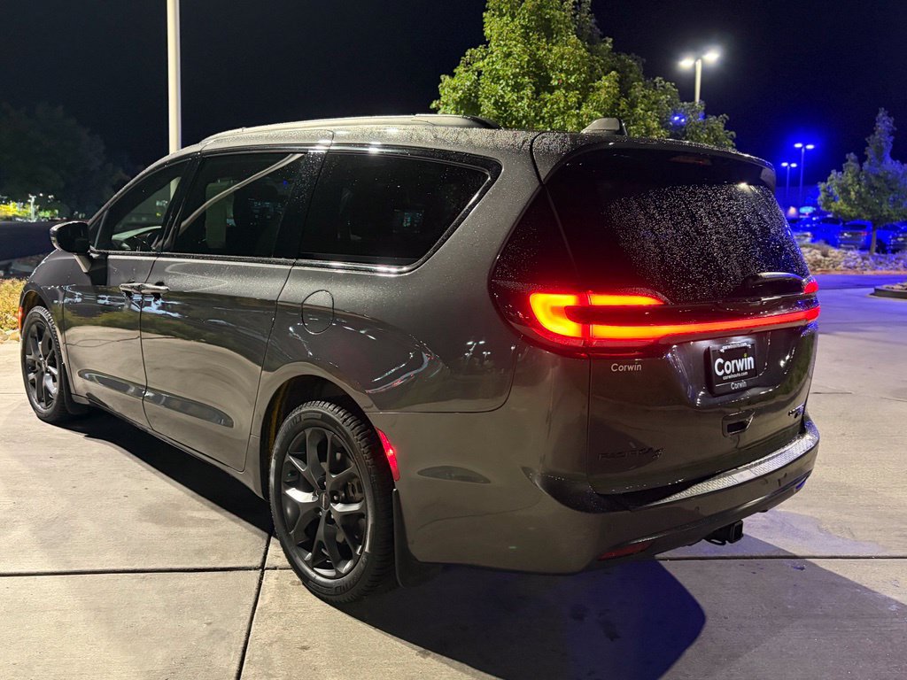 Used 2021 Chrysler Pacifica Limited w/ Uconnect Theater Family Group AWD/4WD image 3