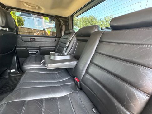 Used 2005 HUMMER H2 SUT w/ Preferred Equipment Group AWD/4WD image 32