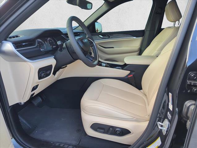 Used 2024 Jeep Grand Cherokee Limited RWD image 12