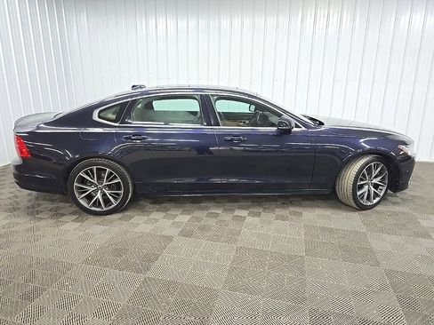 Used 2019 Volvo S90 T6 Momentum image 2
