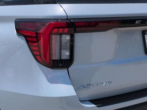 New 2026 Ford Explorer Active RWD image 12