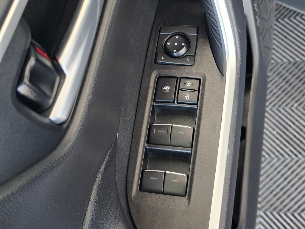 Used 2025 Toyota RAV4 XLE AWD/4WD image 21