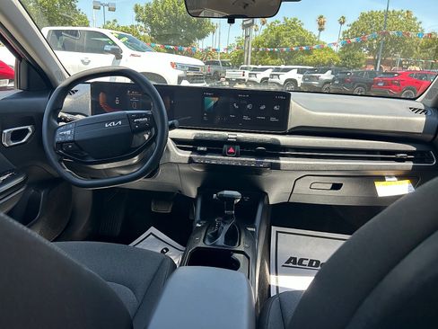 Used 2025 Kia K4 FWD image 28