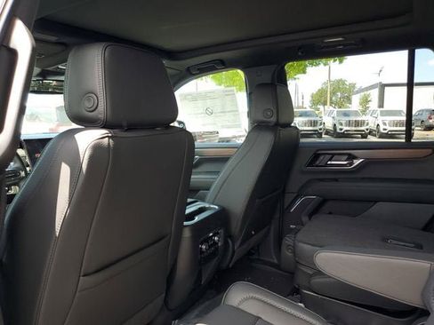 New 2026 GMC Yukon Denali w/ Sun & Power Step Package AWD/4WD image 10