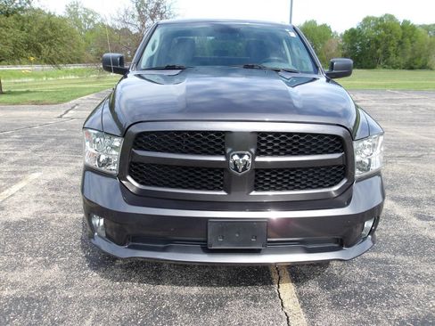 Used 2017 RAM 1500 Express w/ Express Value Package AWD/4WD image 3