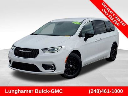 Used 2024 Chrysler Pacifica Touring-L