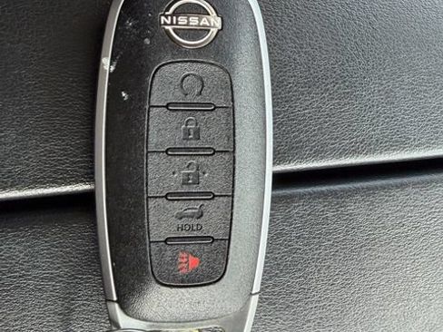 Used 2025 Nissan Rogue SV FWD image 17