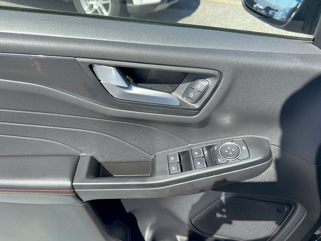 Used 2025 Ford Escape ST-Line FWD image 9