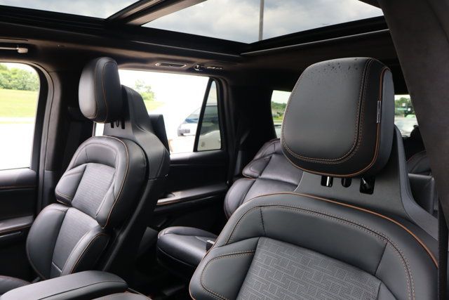 Used 2025 Lincoln Navigator Black Label AWD/4WD image 16