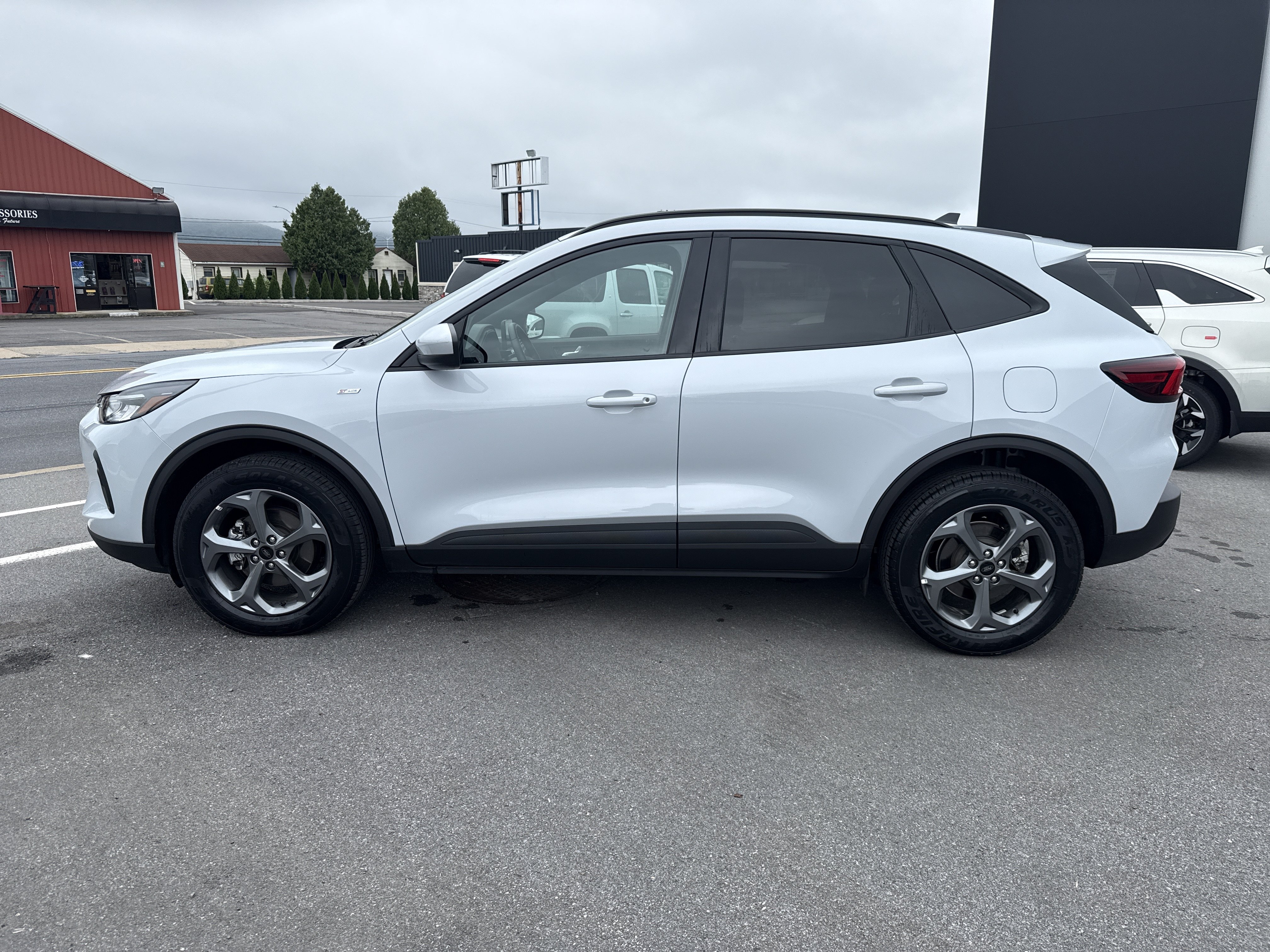 Used 2025 Ford Escape ST-Line Select AWD/4WD image 7