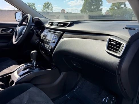 Used 2016 Nissan Rogue SV FWD image 19