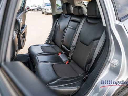 Used 2018 Jeep Compass Latitude FWD image 11