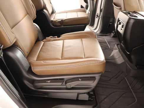 Used 2024 Chevrolet Tahoe High Country AWD/4WD image 16