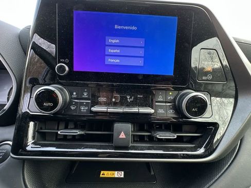 Used 2024 Toyota Highlander XLE image 19