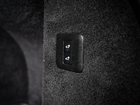 Used 2018 Land Rover Range Rover Sport Supercharged image 24