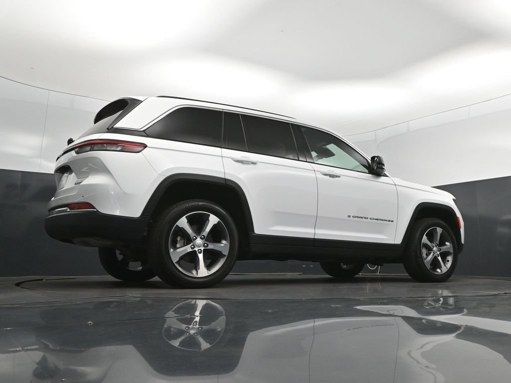 Used 2025 Jeep Grand Cherokee Limited RWD image 42