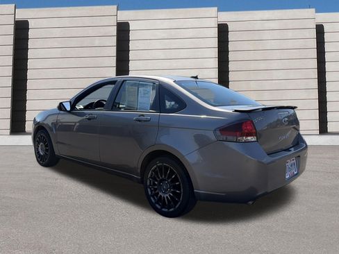 Used 2010 Ford Focus SES FWD image 3