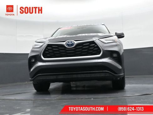 Used 2023 Toyota Highlander XLE AWD/4WD image 47