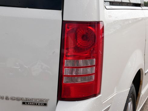 Used 2010 Chrysler Town & Country Limited FWD image 17