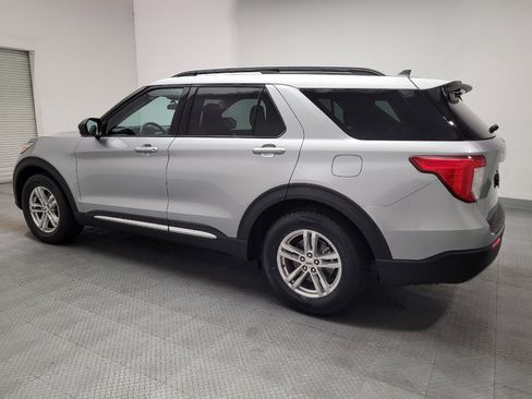 Used 2024 Ford Explorer XLT w/ Equipment Group 202A RWD image 3