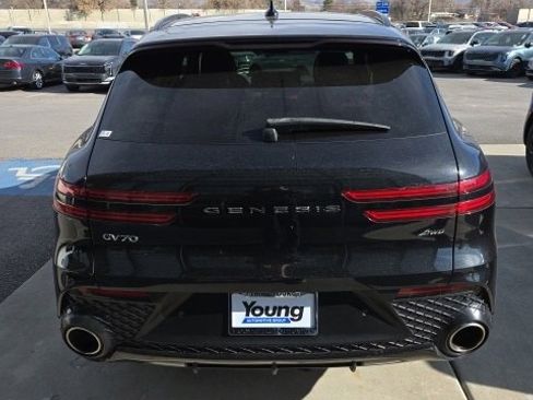 Used 2023 Genesis GV70 2.5T w/ Sport Prestige Package image 5